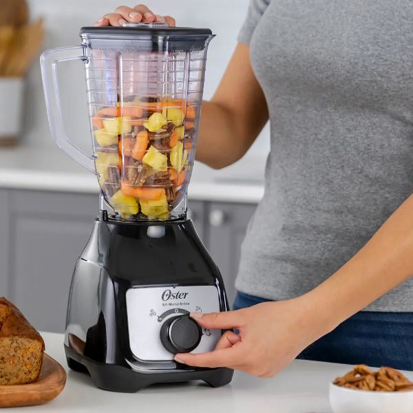 Licuadora Oster Kaliman® con vaso de plástico 2
